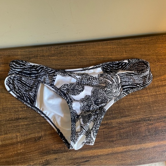 Victorias Secret Bikini Top Black Floral Bali Wave Mesh High Neck Crop Small S - Picture 6 of 15